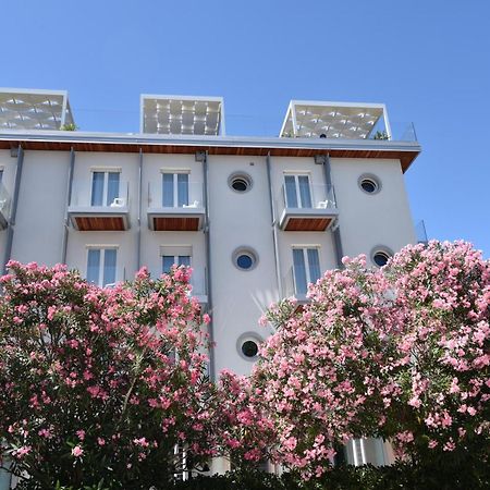 Hotel Felix リミニ エクステリア 写真