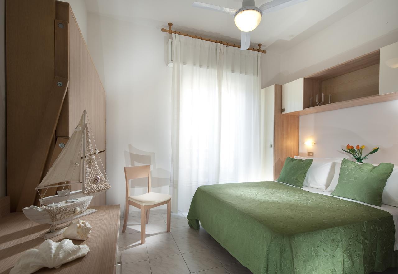 Hotel Felix リミニ エクステリア 写真
