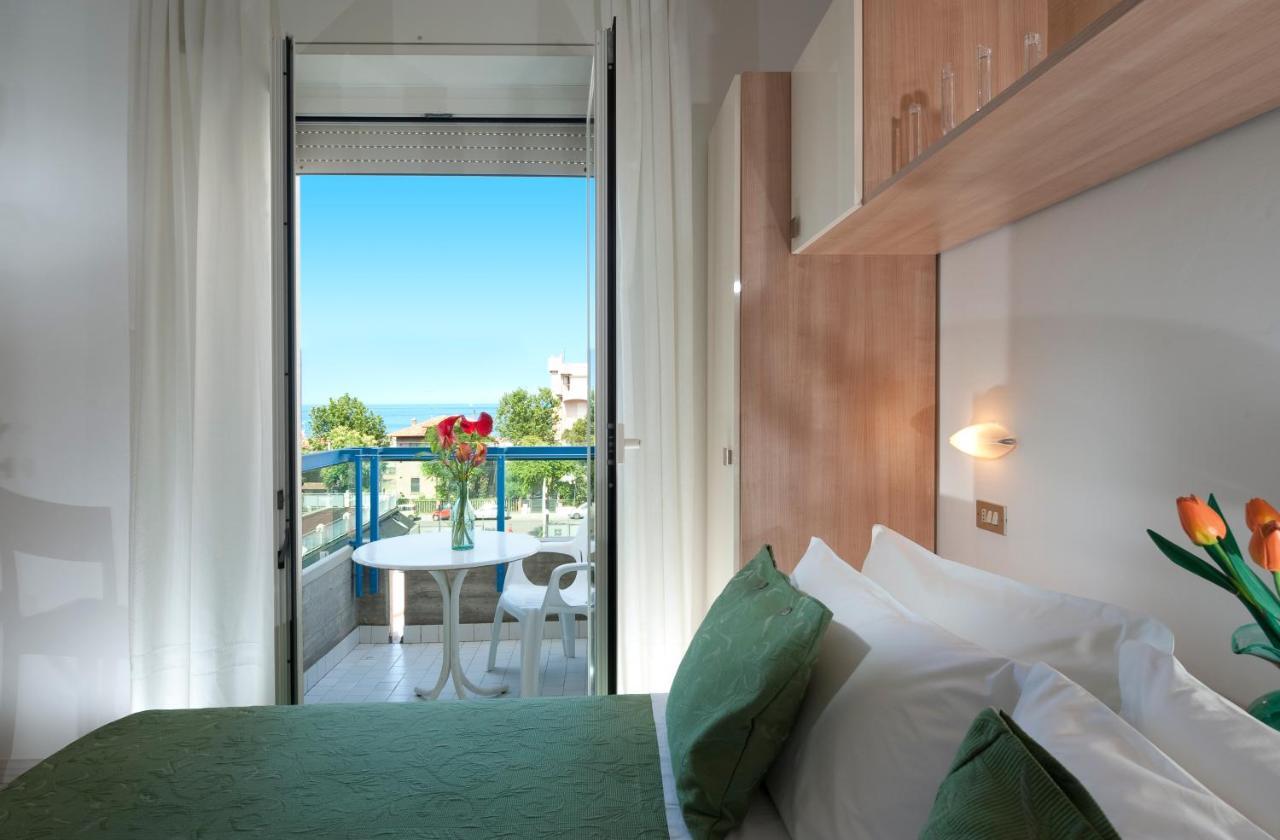 Hotel Felix リミニ 部屋 写真